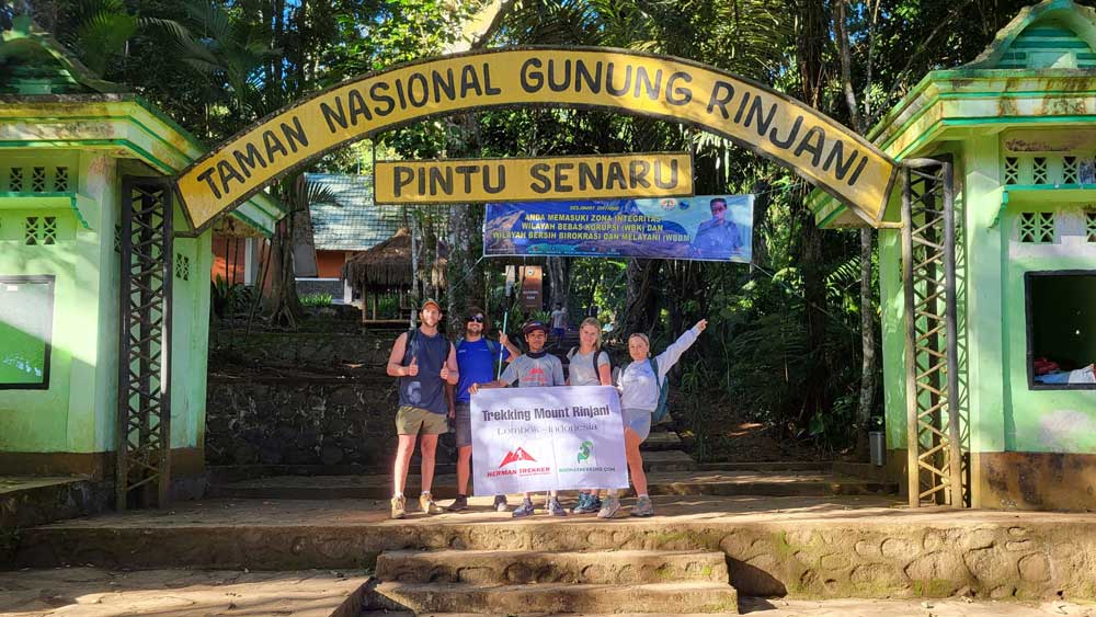 4D3N Rinjani Classic Traverse: Summit, Lake & Senaru Route