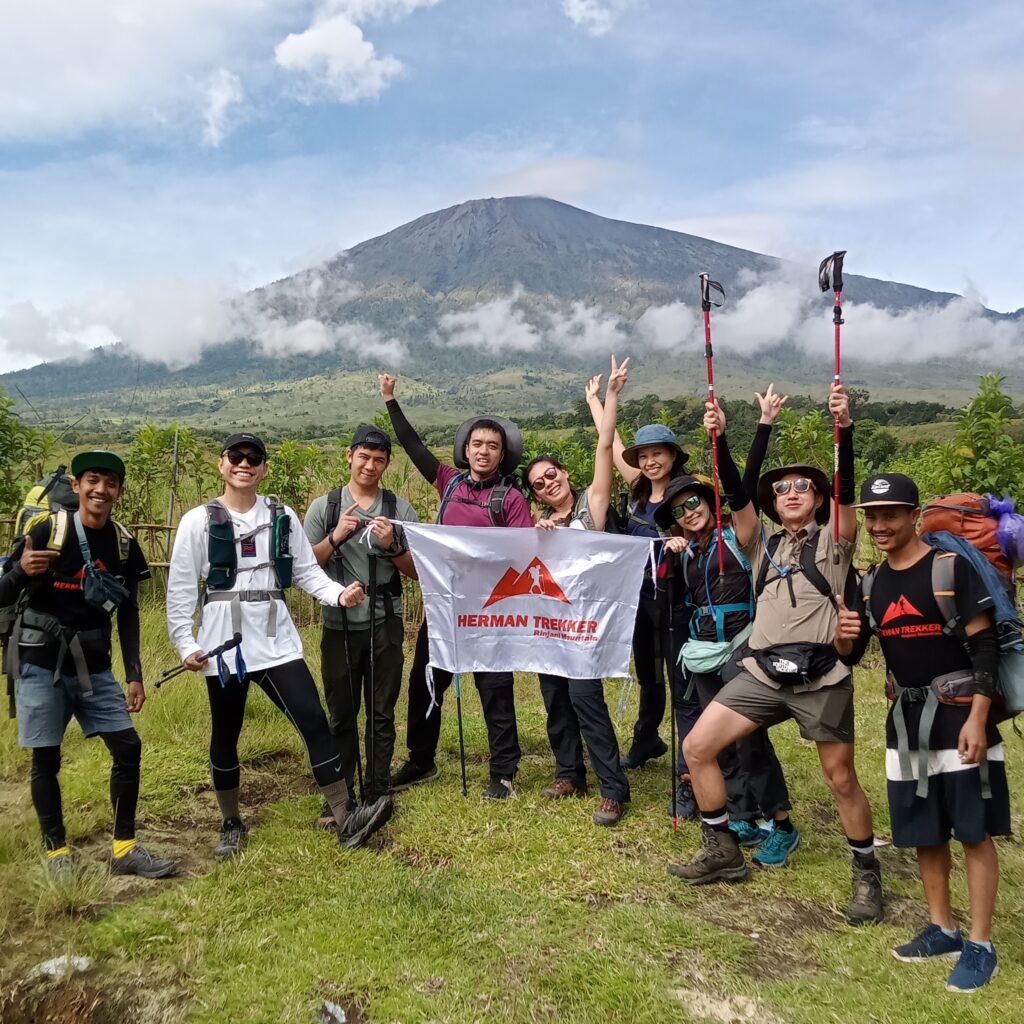 Herman-trekker-rinjani-Mountain